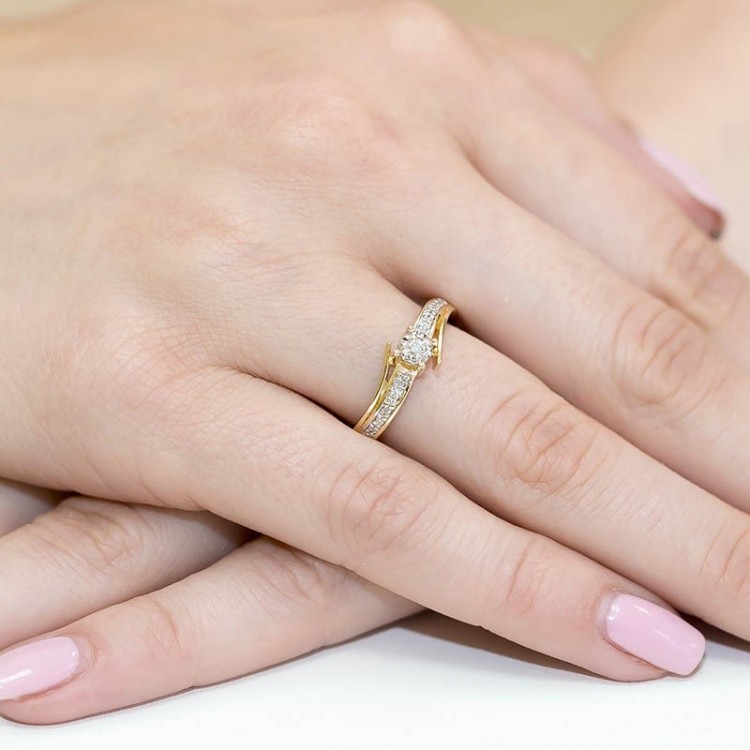 Pierścionek z żółtego złota z diamentami  - próba 585 0,10CT W-269A