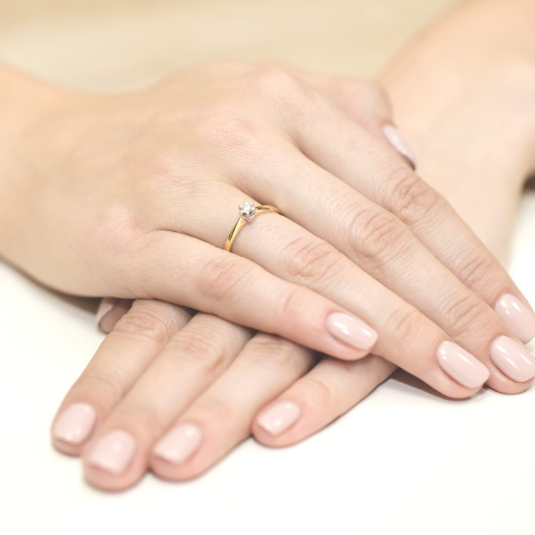 Pierścionek z żółtego złota z diamentem - próba 585 0,10CT W-036A 0.10ct