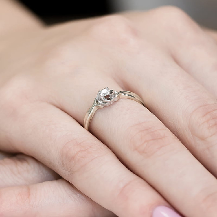 Pierścionek z białego złota z diamentem - próba 585 0,10CT W-329B