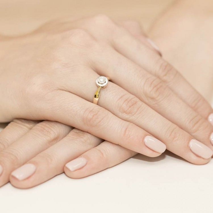 Pierścionek z żółtego złota z diamentem - próba 585 0,10CT W-294A 0.10ct