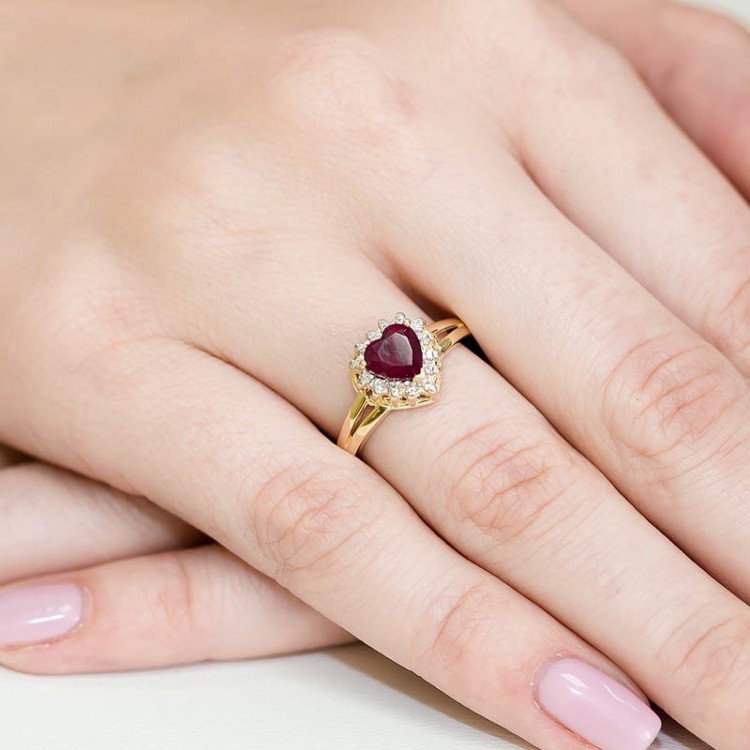 Pierścionek z białego złota z rubinem - próba 585 1,22CT PV-303BR