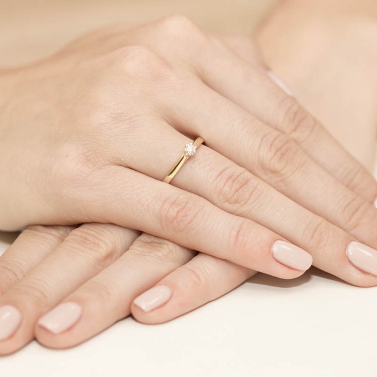 Pierścionek z żółtego złota z diamentem - próba 585 0,10CT W-311A