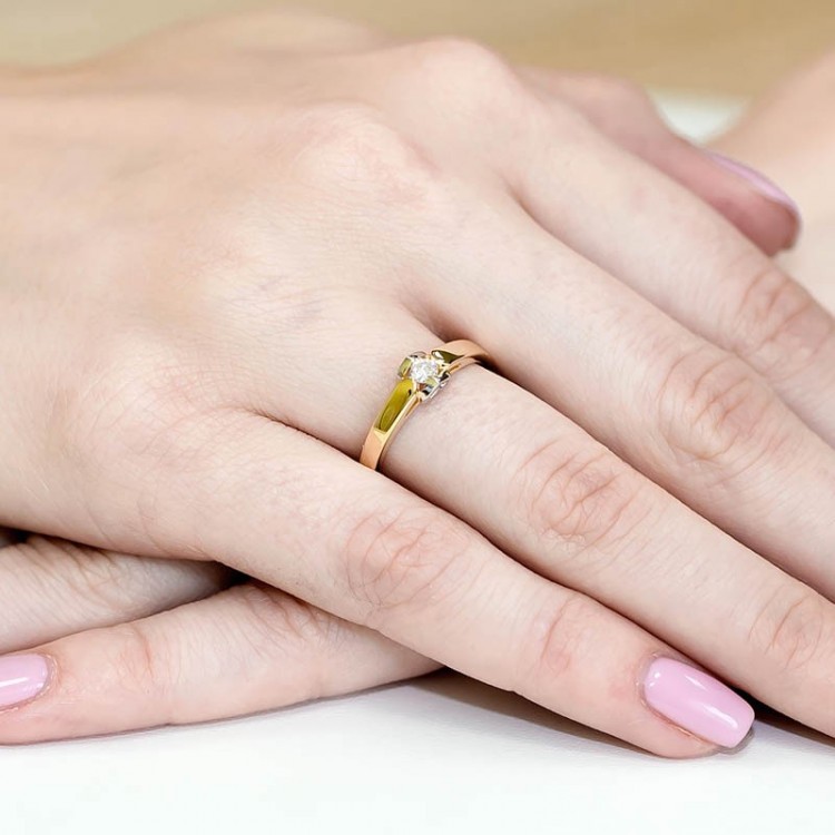 Pierścionek z żółtego złota z diamentem - próba 585 0,09CT W-320A