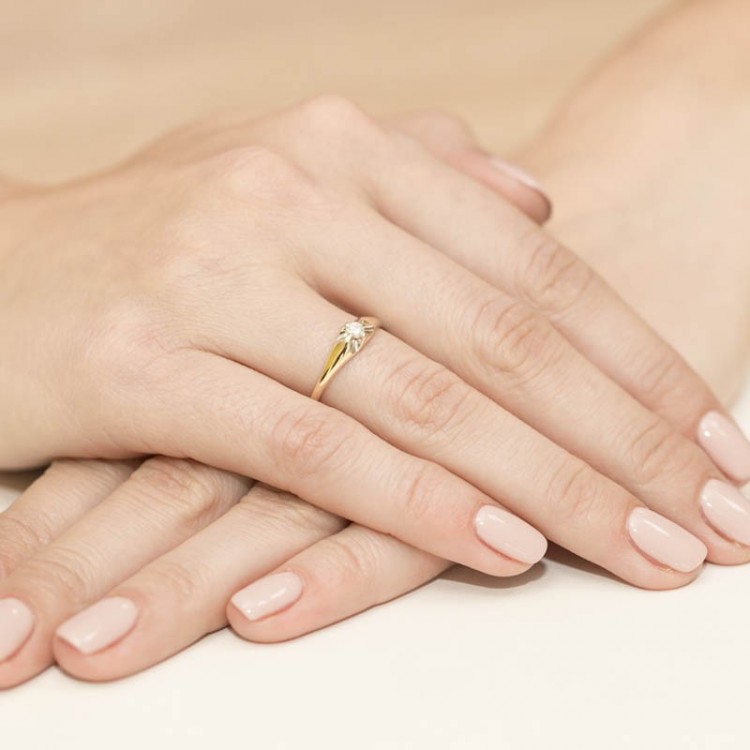 Pierścionek z białego złota z diamentem - próba 585 0,10CT W-331B