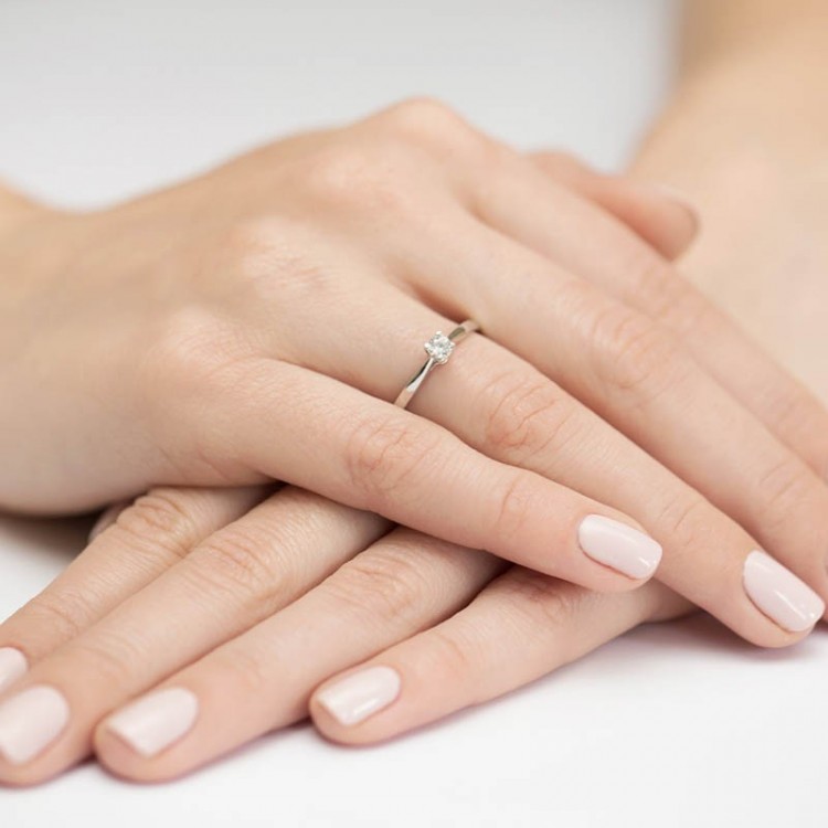 Pierścionek z białego złota z diamentem - próba 585 0,15CT W-335B