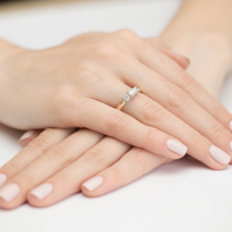 Pierścionek z białego złota z diamentami  - próba 585 0,49CT W-344B