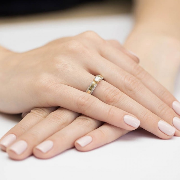 Pierścionek z żółtego złota z diamentami  - próba 585 0,45CT W-356A
