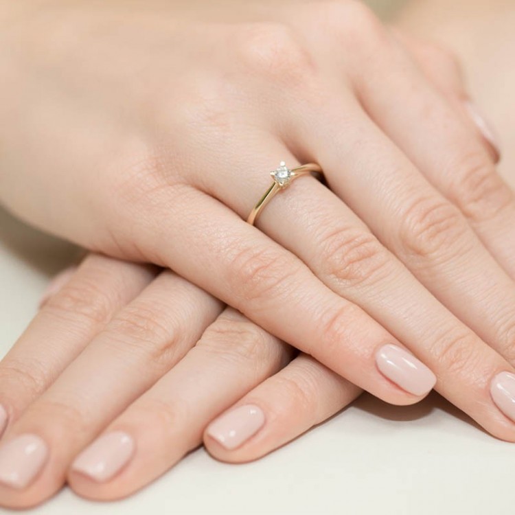 Pierścionek z żółtego złota z diamentem - próba 585 0,15CT W-367A