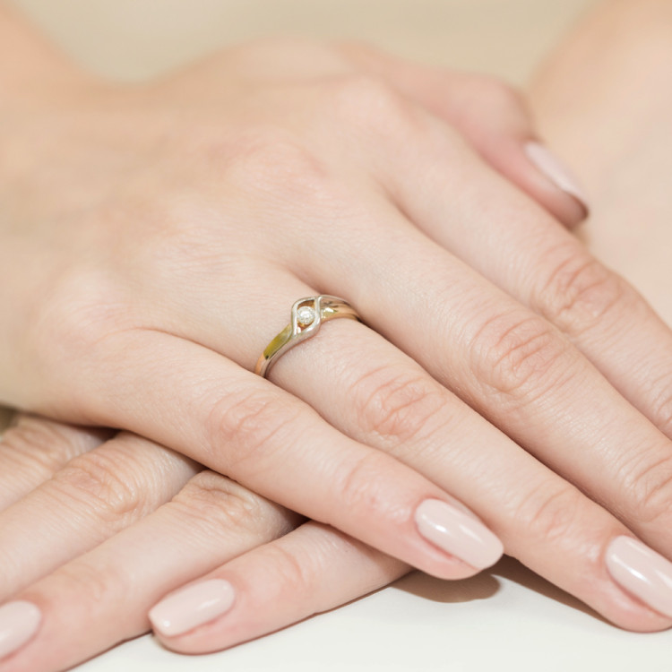 Pierścionek W0178 Diament 0,10ct żółte złoto