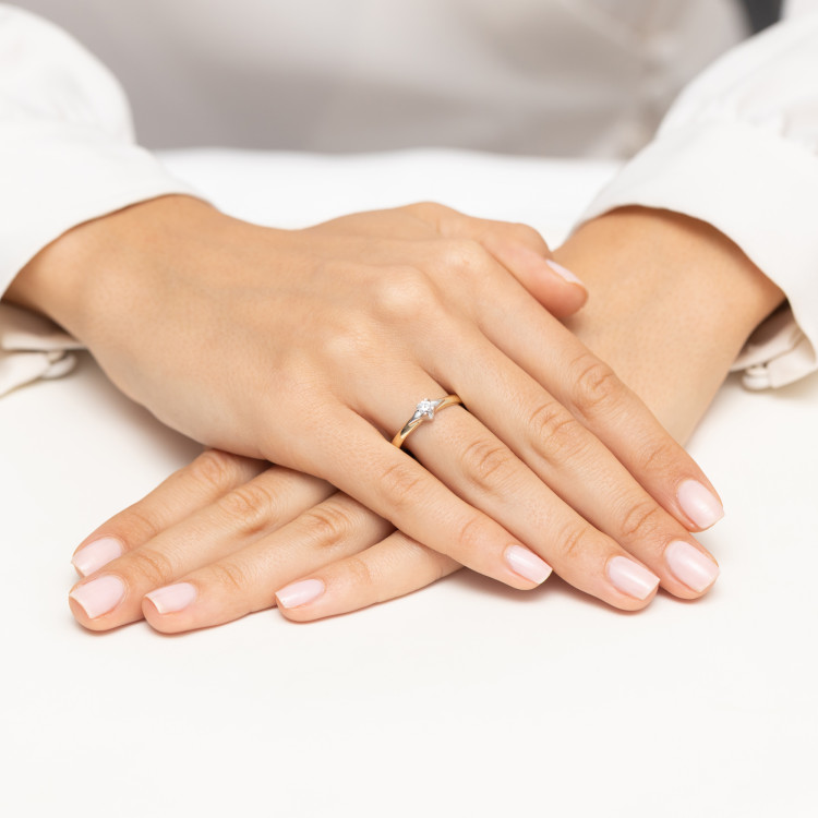 Pierścionek z diamentami 0,15ct żółte złoto W0666
