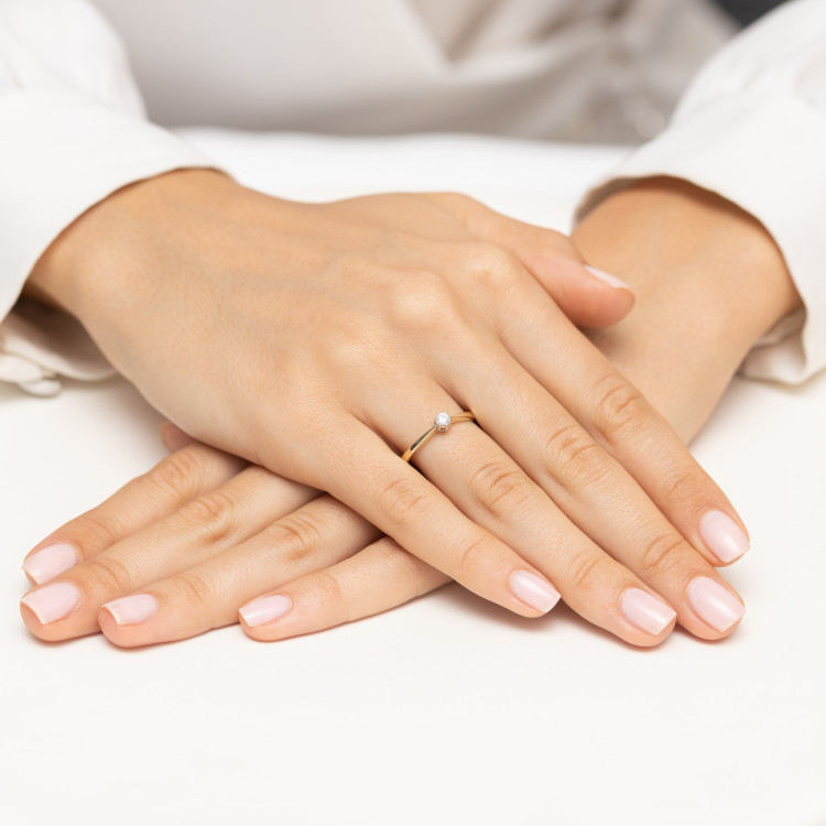 Pierścionek W0675 Diament 0,10ct żółte złoto