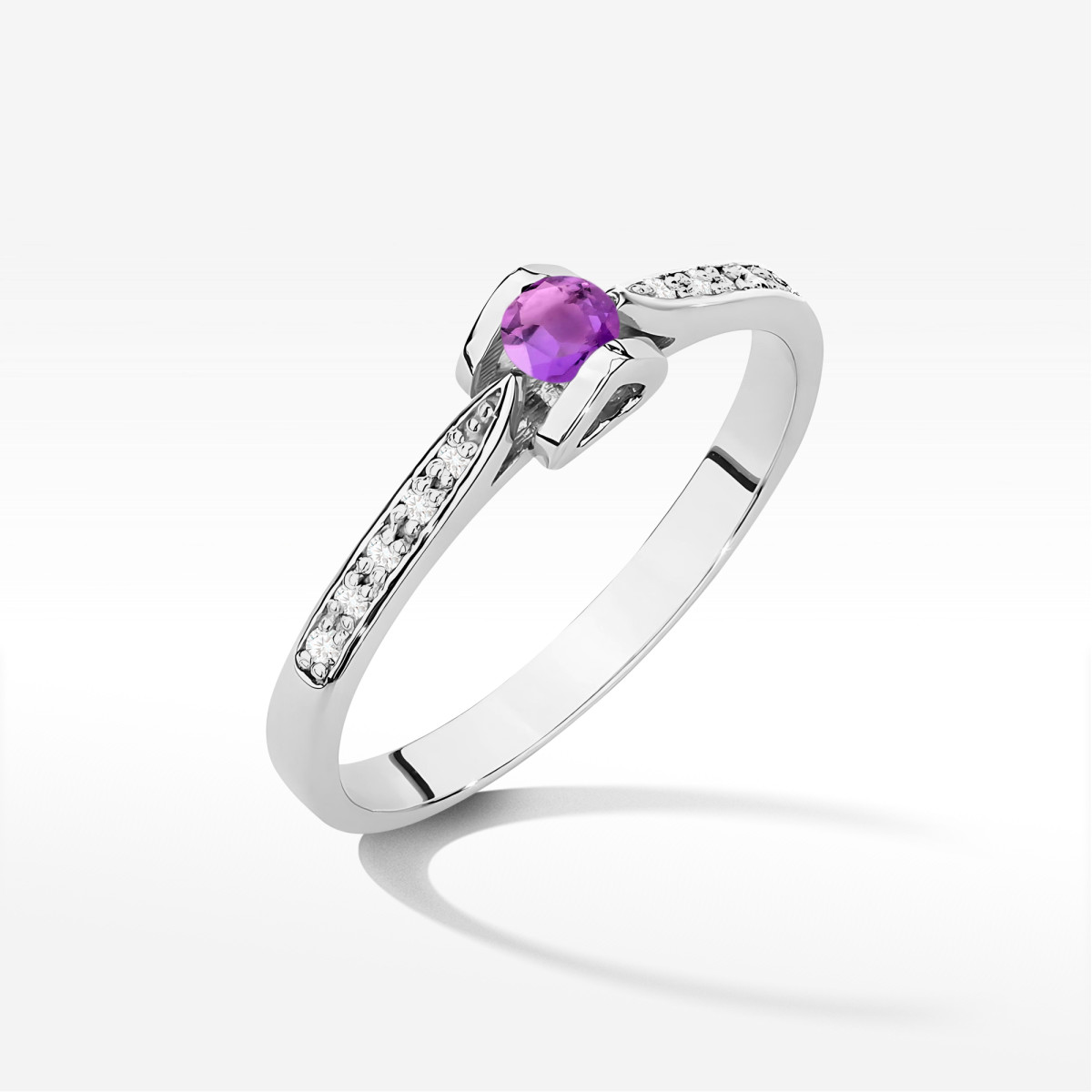 Pierścionek z białego złota z ametystem - próba 585 0,25CT w0435.B3.AMV.01