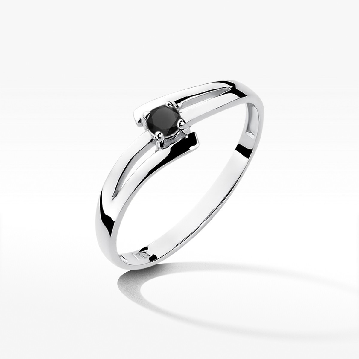 Pierścionek z białego złota z czarnym diamentem - próba 585 0,12CT w0210.B3.DIB.01