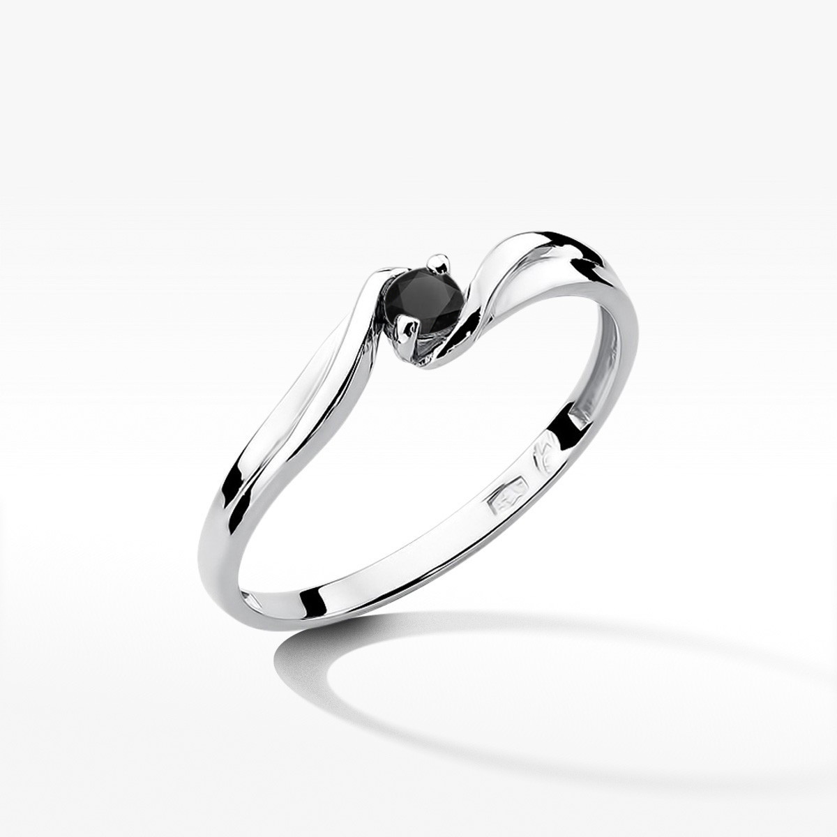Pierścionek z białego złota z czarnym diamentem - próba 585 0,12CT w0211.B3.DIB.01