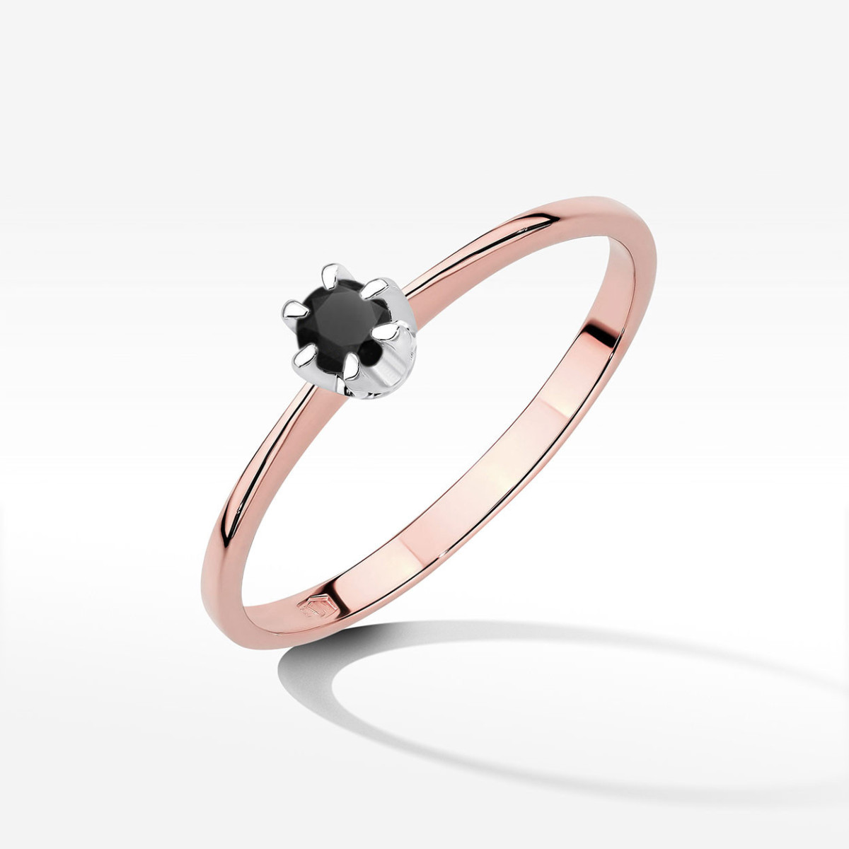 Pierścionek z różowego złota z czarnym diamentem - próba 585 0,12CT w0220.R3.DIB.02