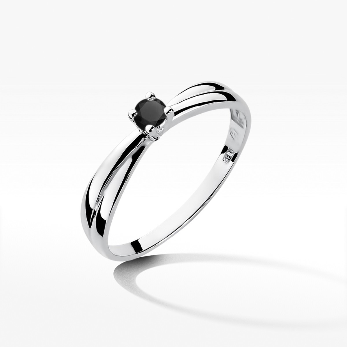 Pierścionek z białego złota z czarnym diamentem - próba 585 0,12CT w0230.B3.DIB.02
