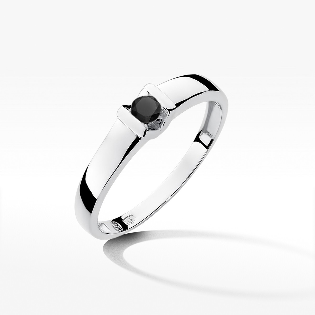 Pierścionek z białego złota z czarnym diamentem - próba 585 0,12CT w0249.B3.DIB.01