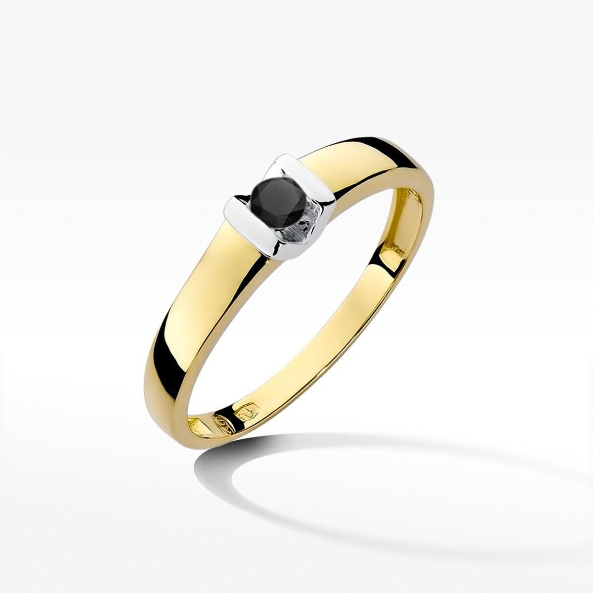 Pierścionek z żółtego złota z czarnym diamentem - próba 585 0,12CT w0249.Z3.DIB.01