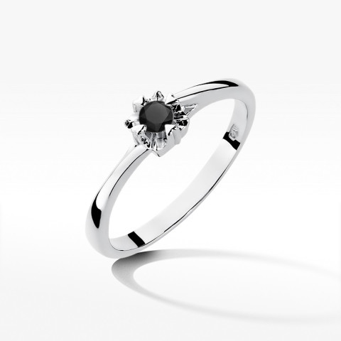 Pierścionek z białego złota z czarnym diamentem - próba 585 0,12CT w0318.B3.DIB.01