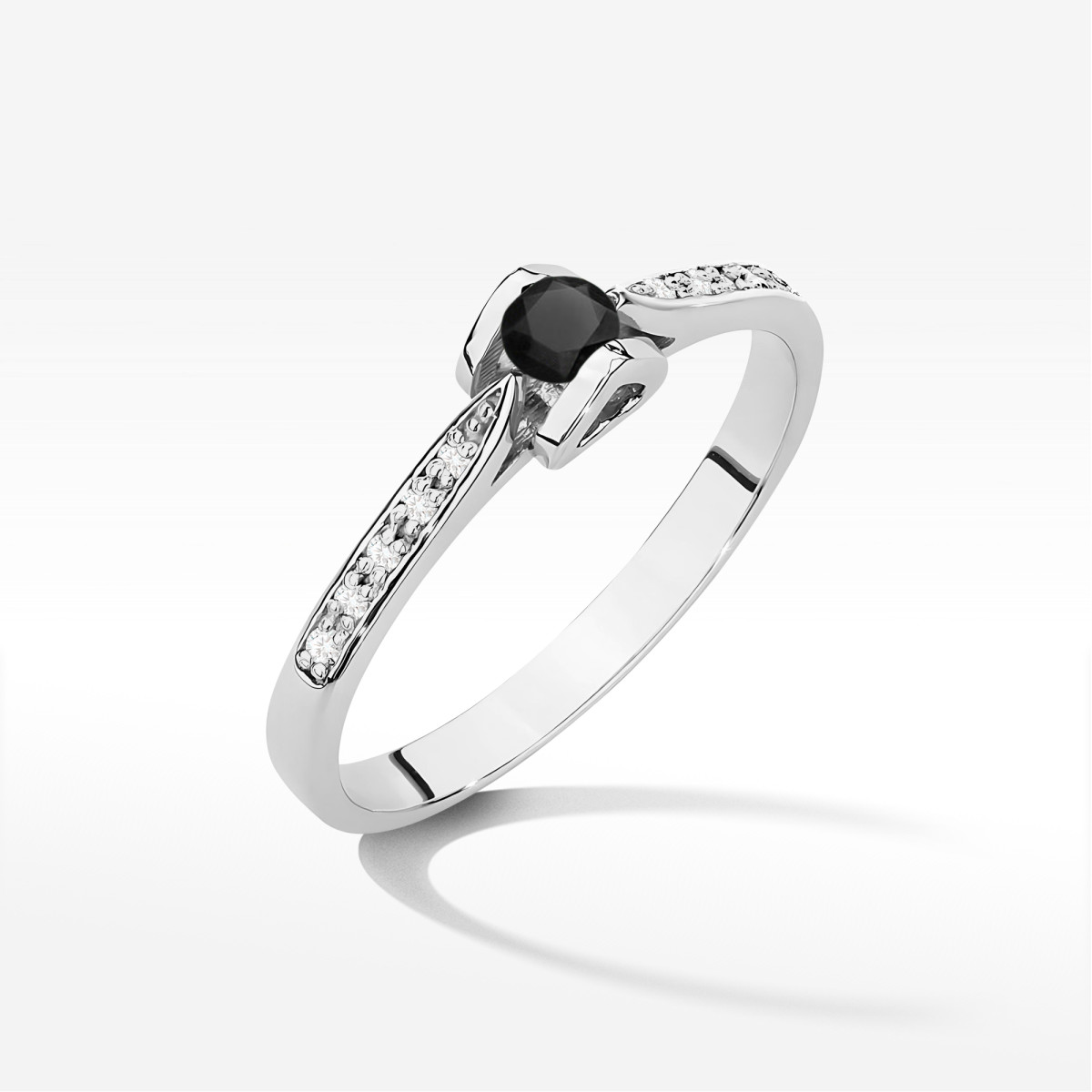 Pierścionek z białego złota z czarnym diamentem - próba 585 0,27CT w0435.B3.DIB.01