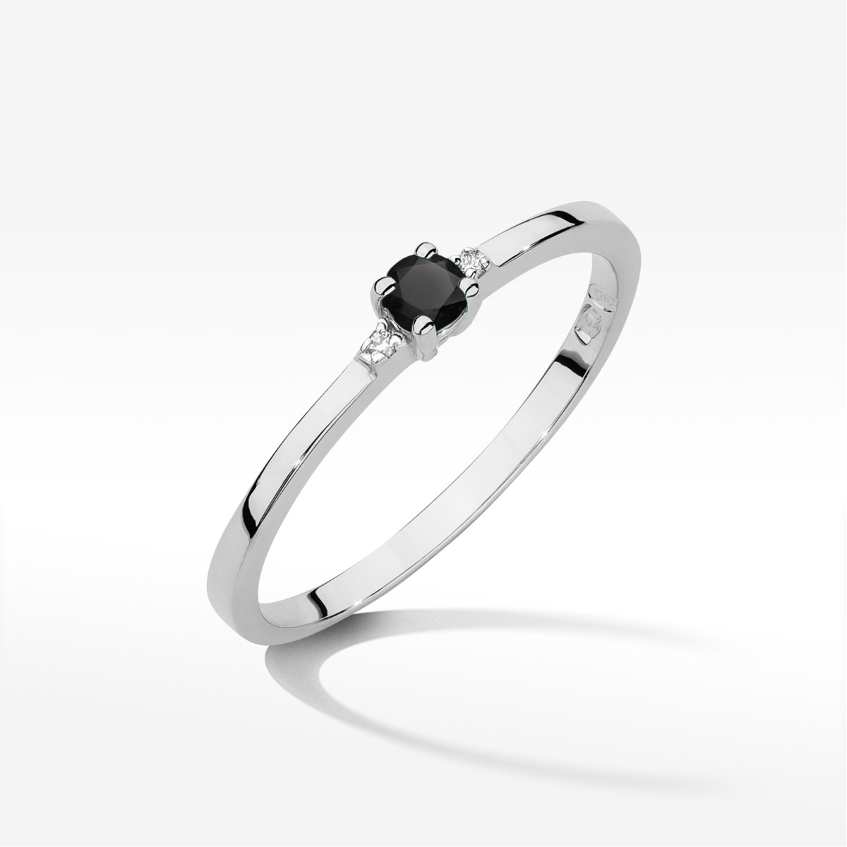 Pierścionek z białego złota z czarnym diamentem - próba 585 0,14CT w0464.B3.DIB.01