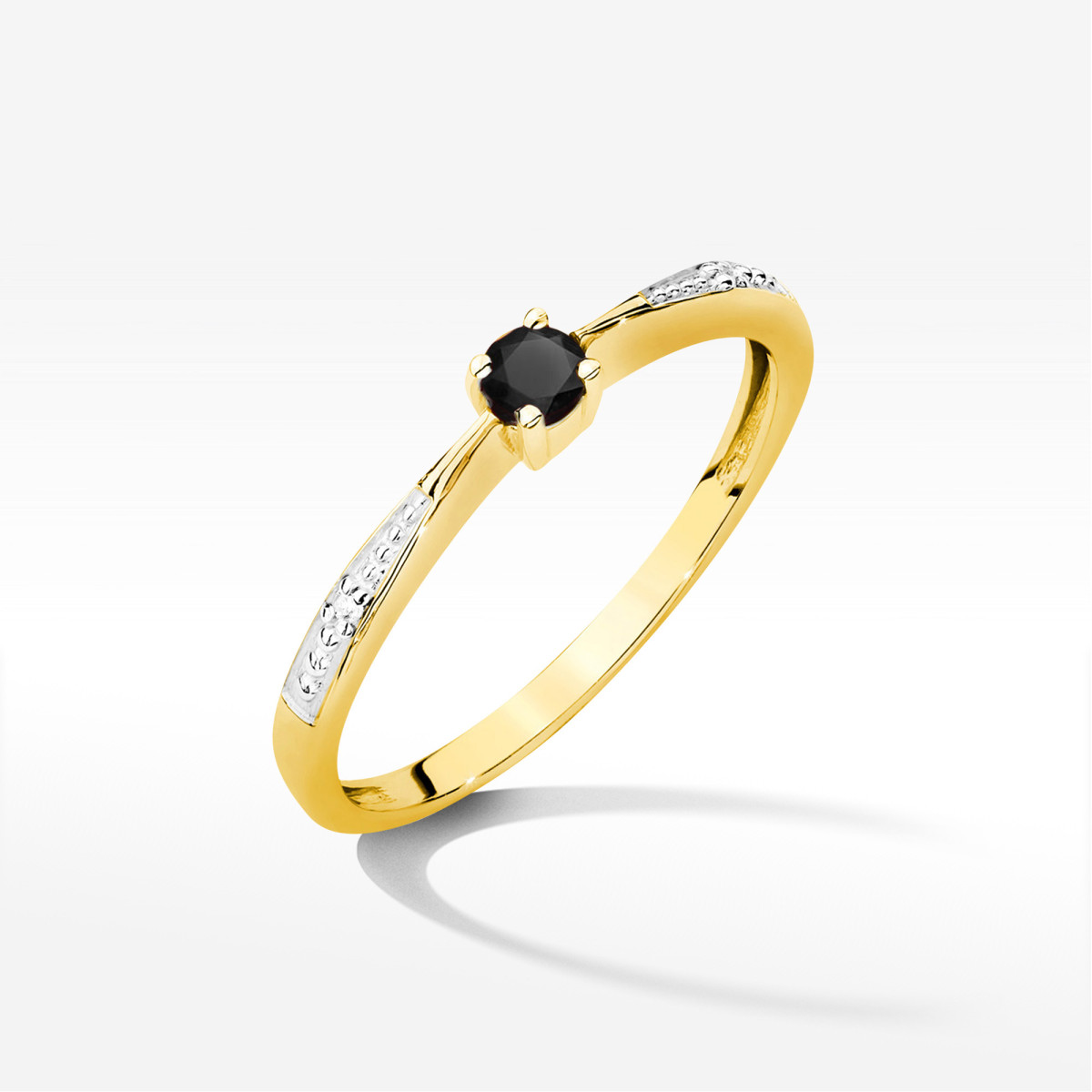 Pierścionek z żółtego złota z czarnym diamentem - próba 585 0,14CT PV-236.Z3.DIB.01