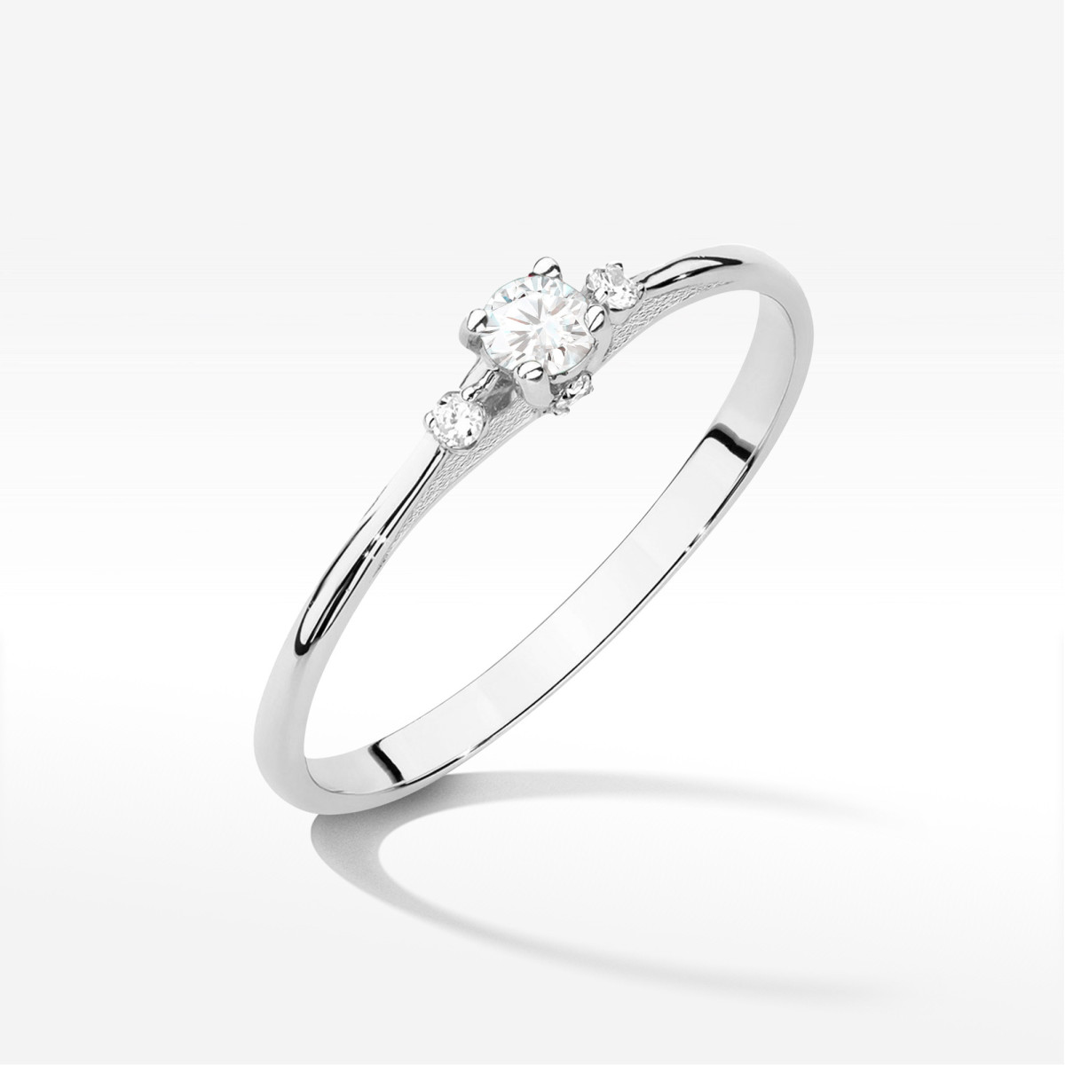 Pierścionek z białego złota z diamentami - próba 585 0,20CT w0614.B3.DIW.01