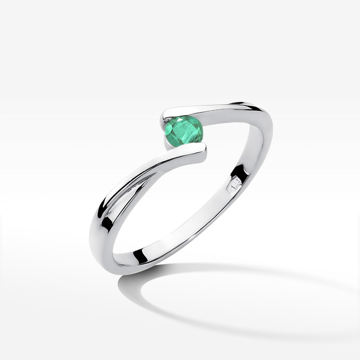 Pierścionek z białego złota ze szmaragdem - próba 585 0,15CT w0180.B3.EMG.01