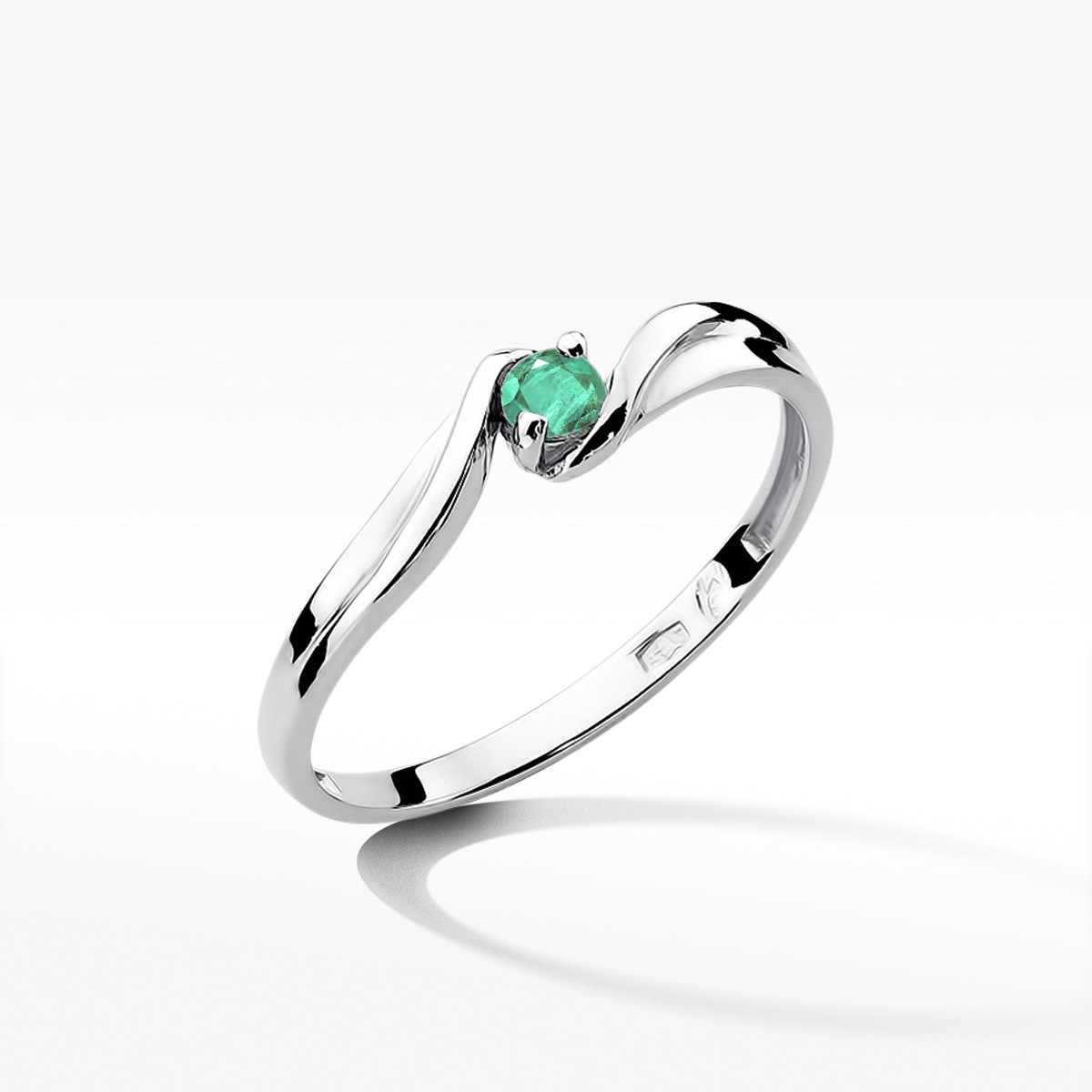 Pierścionek z białego złota ze szmaragdem - próba 585 0,15CT w0211.B3.EMG.01
