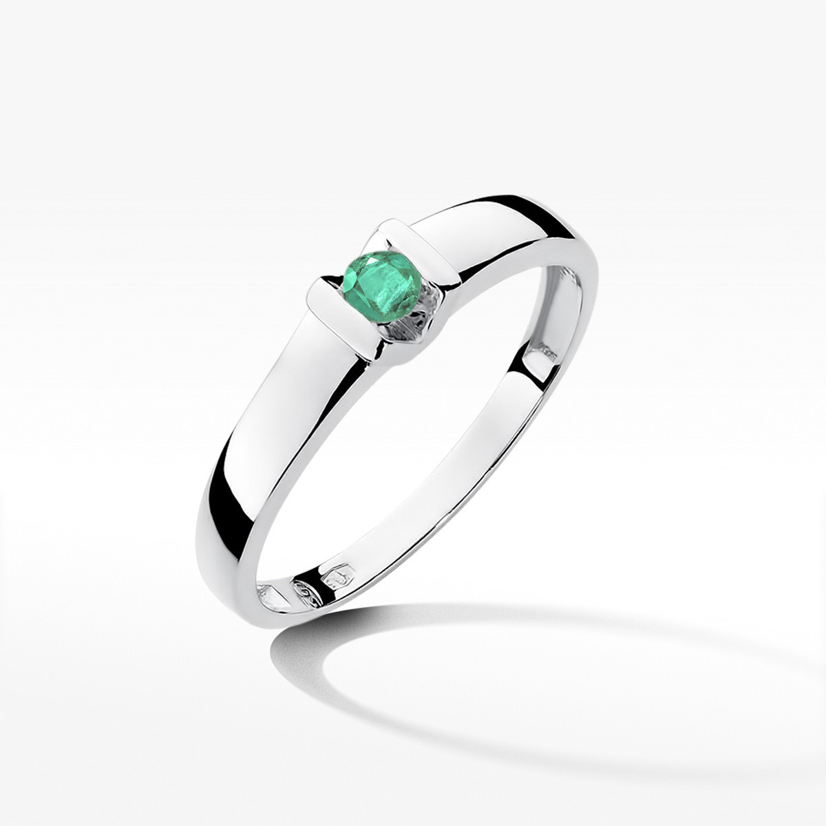 Pierścionek z białego złota ze szmaragdem - próba 585 0,15CT w0249.B3.EMG.01