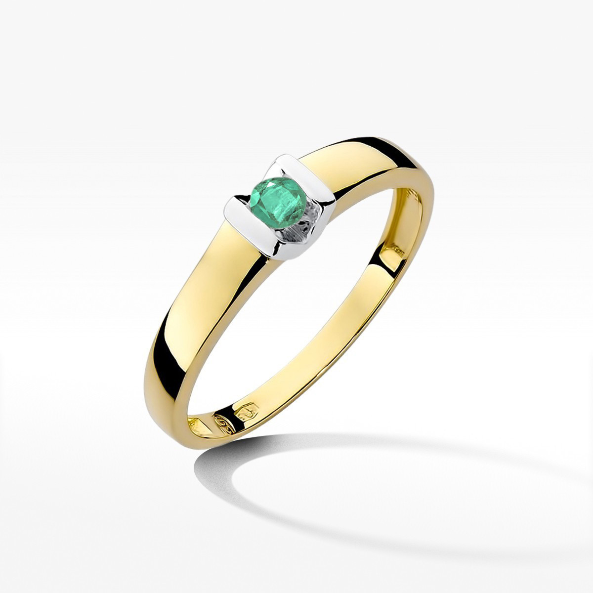 Pierścionek z żółtego złota ze szmaragdem - próba 585 0,15CT w0249.Z3.EMG.01