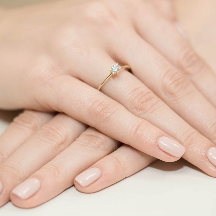 Pierścionek z żółtego złota z diamentem - próba 585 0,23CT W-387A