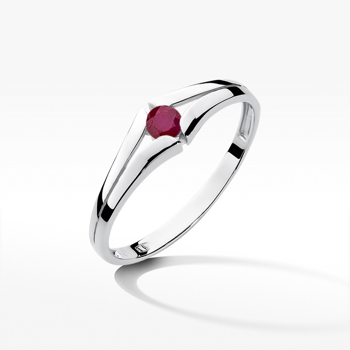 Pierścionek z białego złota z rubinem - próba 585 0,15CT w0207.B3.RUR.01