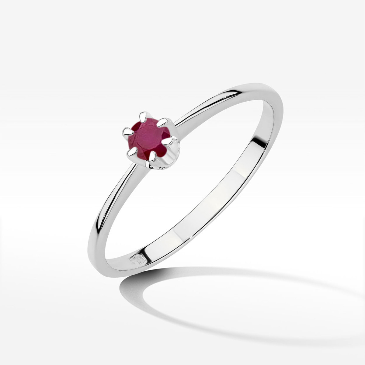 Pierścionek z białego złota z rubinem - próba 585 0,15CT w0220.B3.RUR.02