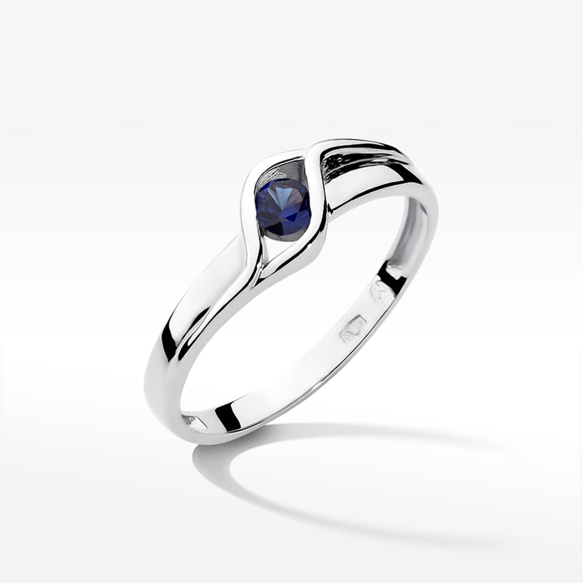 Pierścionek z białego złota z szafirem - próba 585 0,15CT w0178.B3.SAB.01