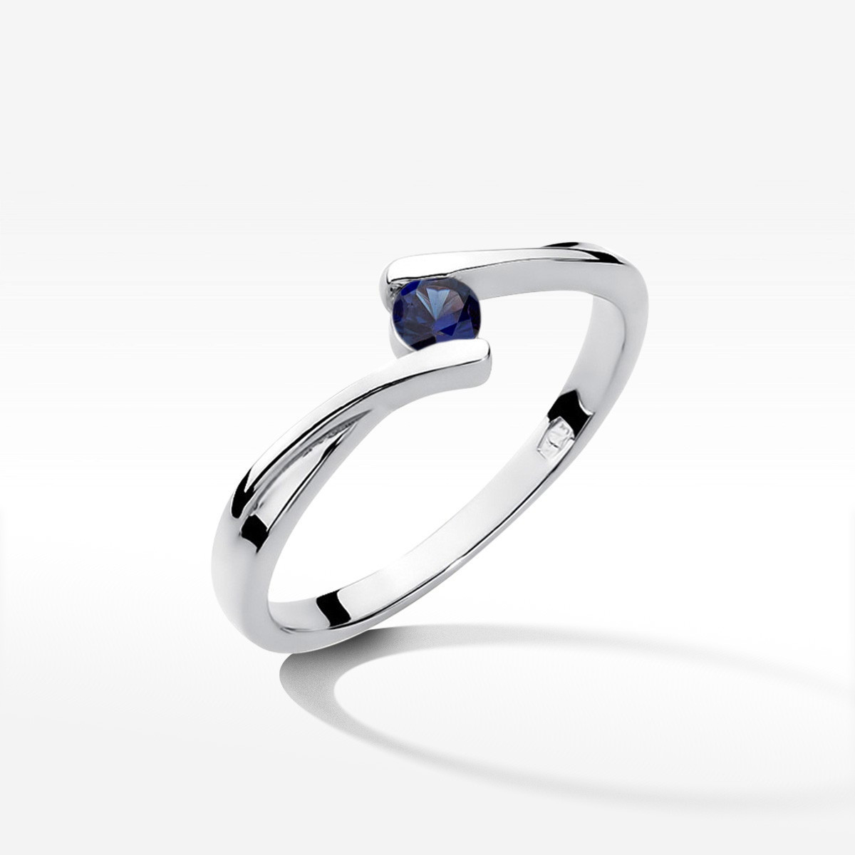 Pierścionek z białego złota z szafirem - próba 585 0,15CT w0180.B3.SAB.01