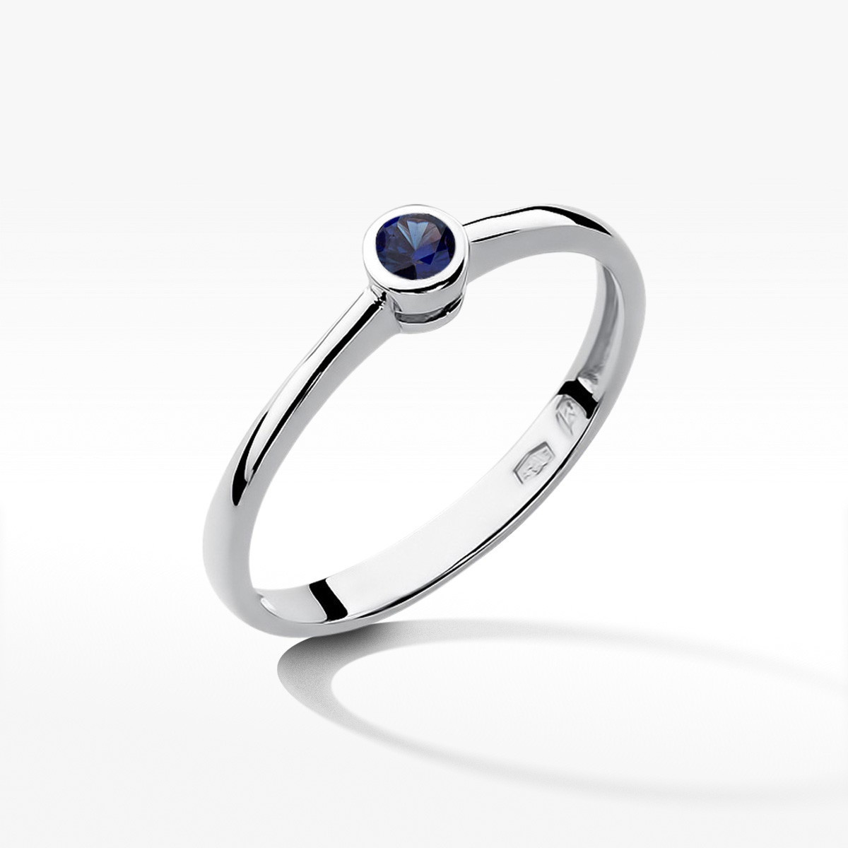 Pierścionek z białego złota z szafirem - próba 585 0,15CT w0224.B3.SAB.02