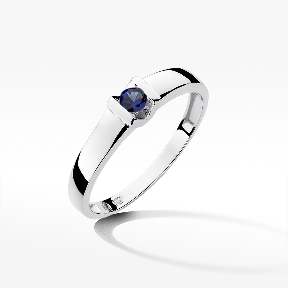 Pierścionek z białego złota z szafirem - próba 585 0,15CT w0249.B3.SAB.01