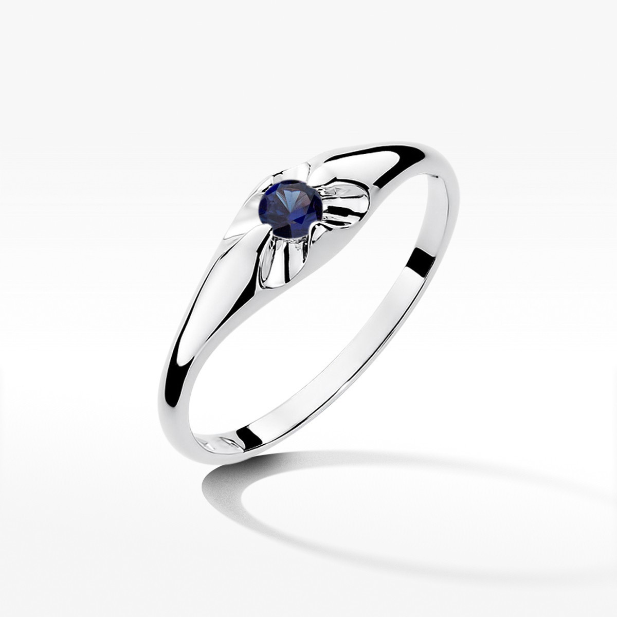Pierścionek z białego złota z szafirem - próba 585 0,15CT w0331.B3.SAB.01