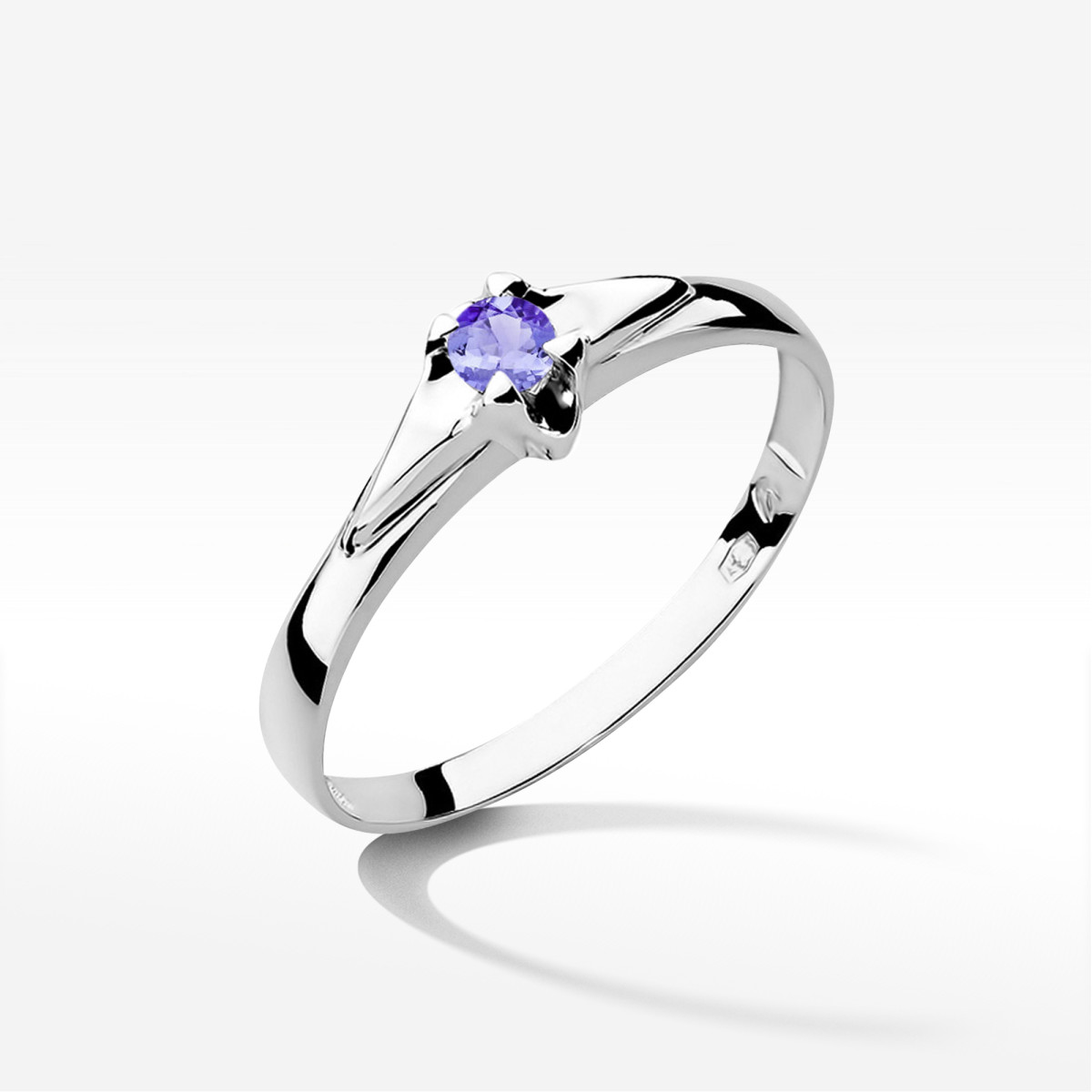 Pierścionek z białego złota z tanzanitem - próba 585 0,15CT w0088.B3.TAP.01