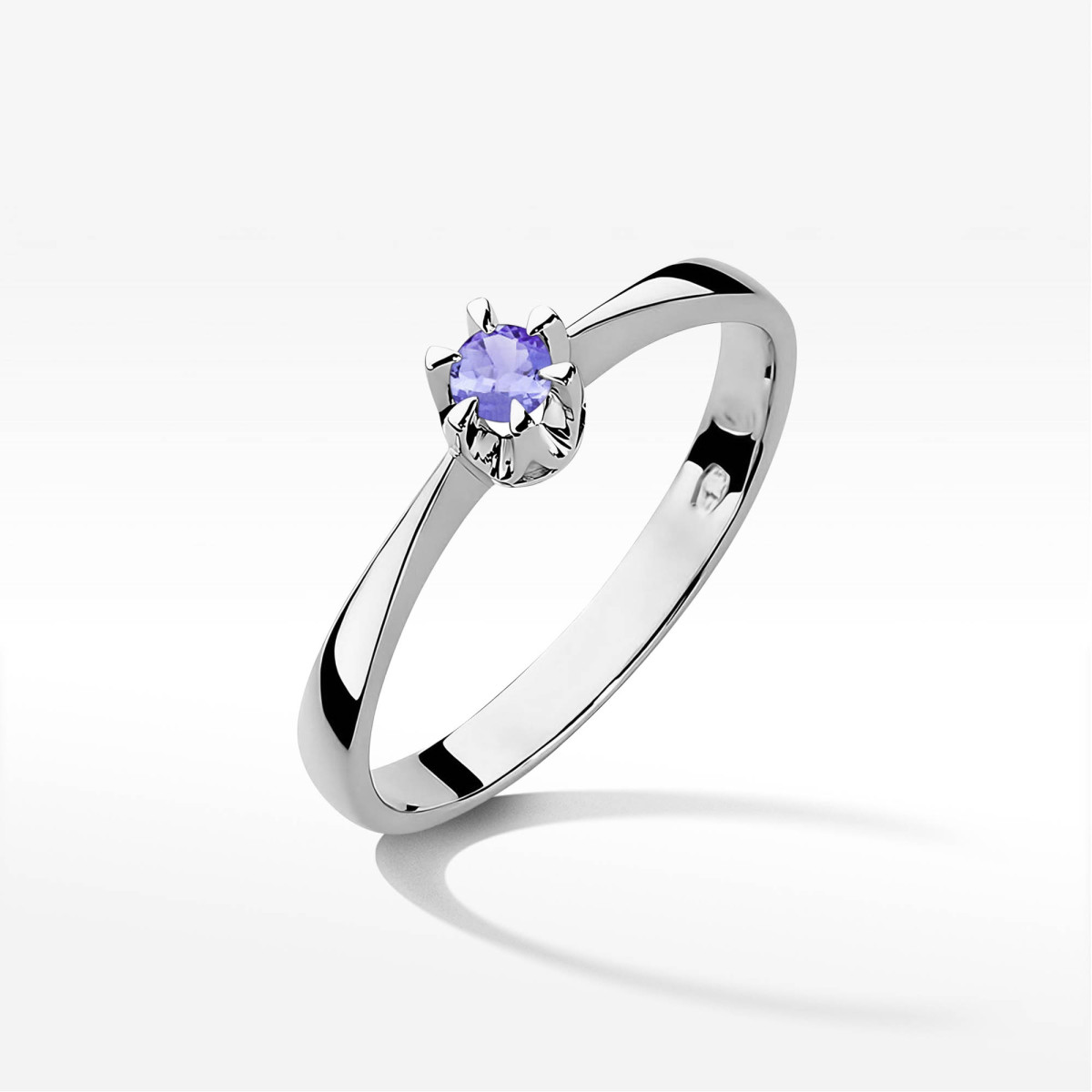 Pierścionek z białego złota z tanzanitem - próba 585 0,15CT w0111.B3.TAP.01