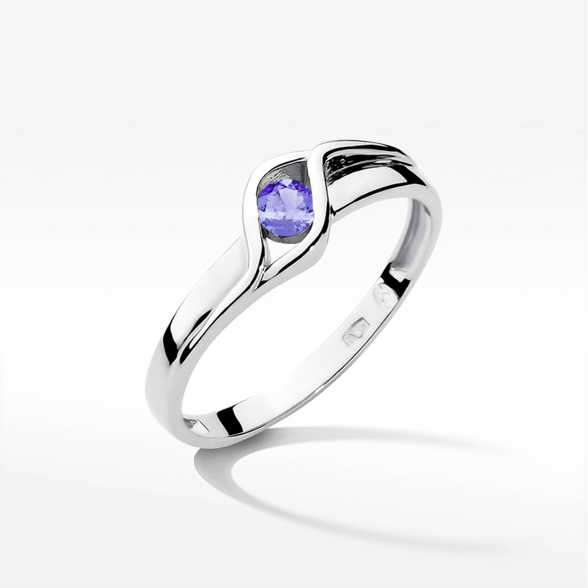 Pierścionek z białego złota z tanzanitem - próba 585 0,15CT w0178.B3.TAP.01