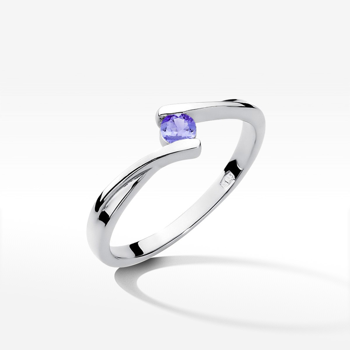 Pierścionek z białego złota z tanzanitem - próba 585 0,15CT w0180.B3.TAP.01