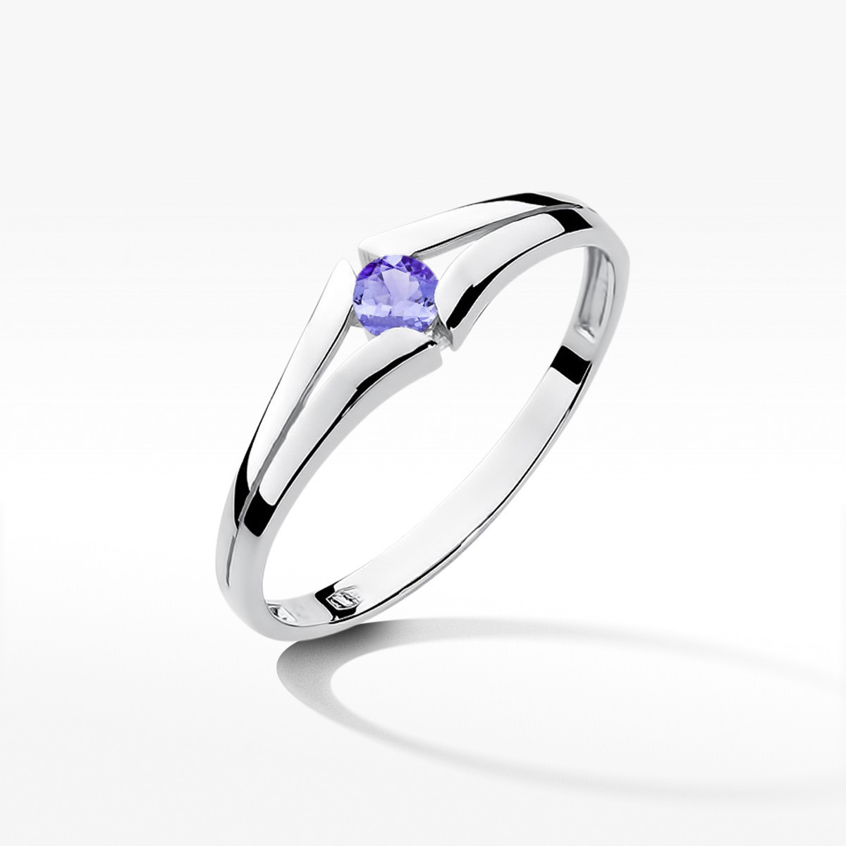Pierścionek z białego złota z tanzanitem - próba 585 0,15CT w0207.B3.TAP.01