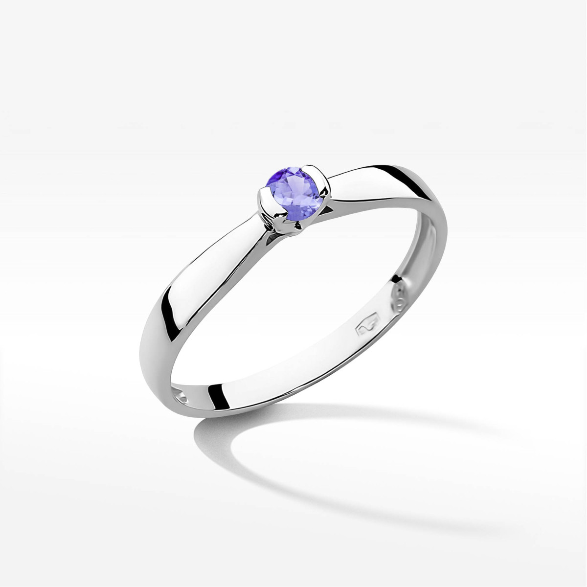Pierścionek z białego złota z tanzanitem - próba 585 0,15CT w0223.B3.TAP.02