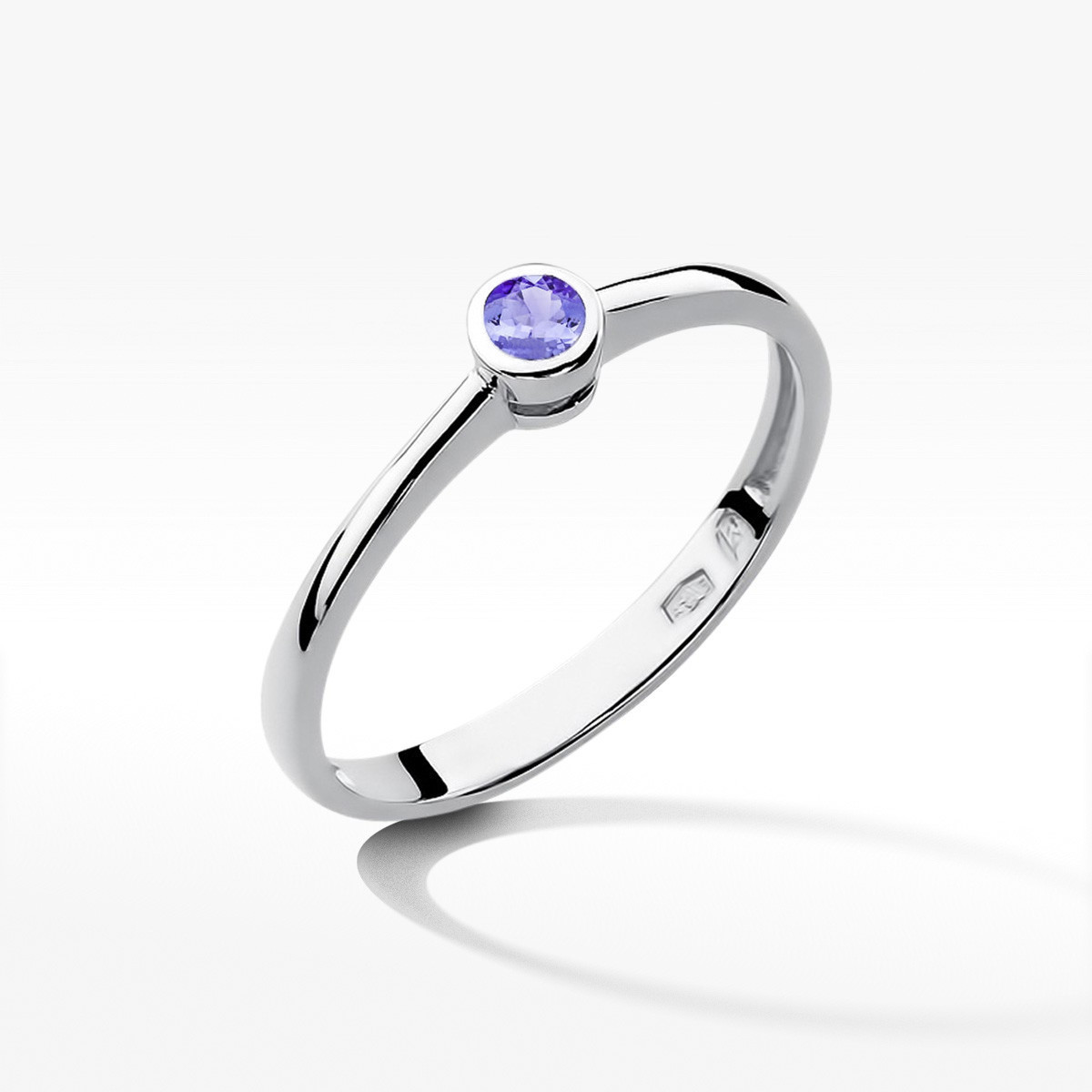 Pierścionek z białego złota z tanzanitem - próba 585 0,15CT w0224.B3.TAP.02