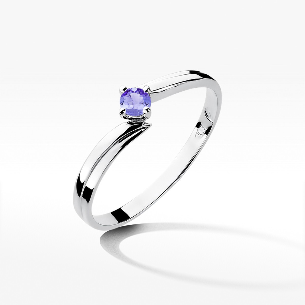 Pierścionek z białego złota z tanzanitem - próba 585 0,15CT w0231.B3.TAP.02