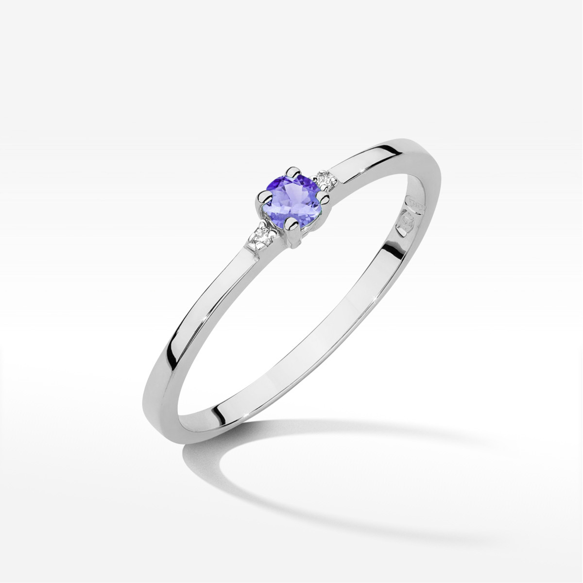Pierścionek z białego złota z tanzanitem - próba 585 0,17CT w0464.B3.TAP.01