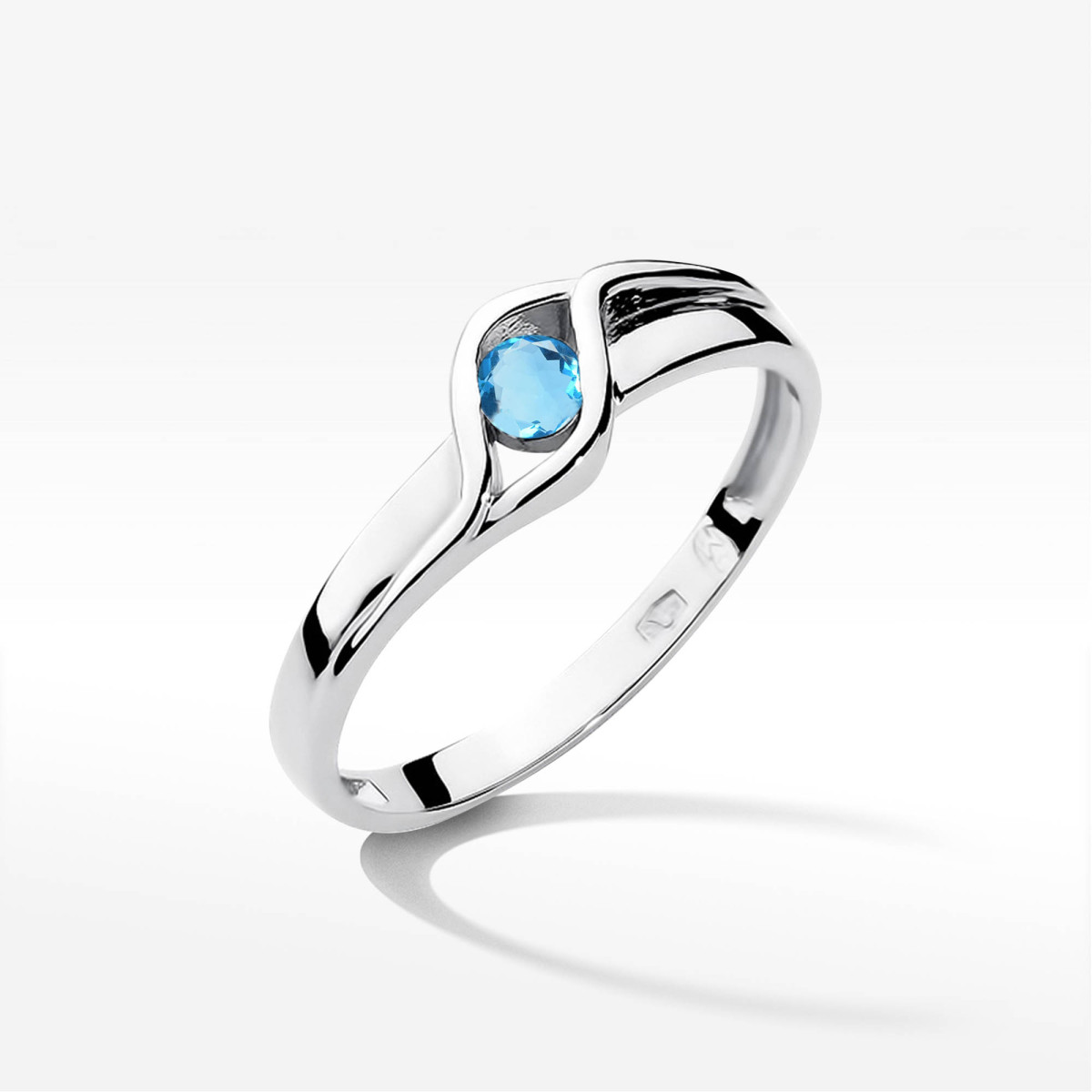 Pierścionek z białego złota z topazem Swiss - próba 585 0,15CT w0178.B3.TOB.01
