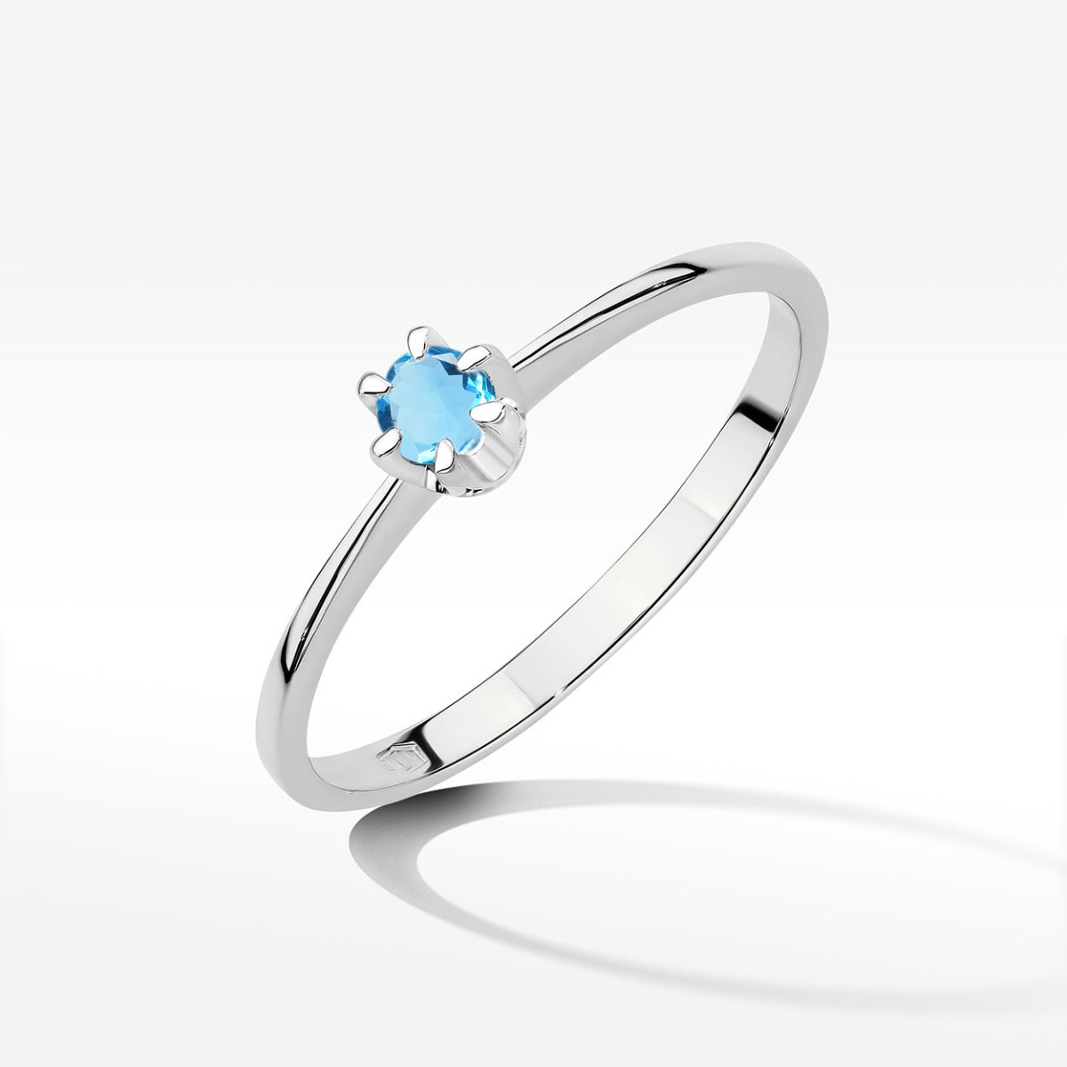 Pierścionek z białego złota z topazem Swiss - próba 585 0,15CT w0220.B3.TOB.02
